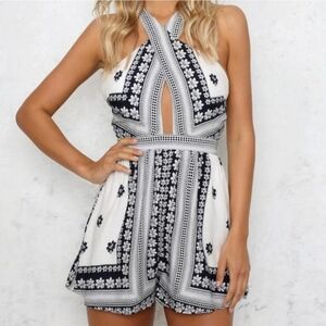 L'atiste by Amy Blue and White Floral Bandana Print Romper Size Small